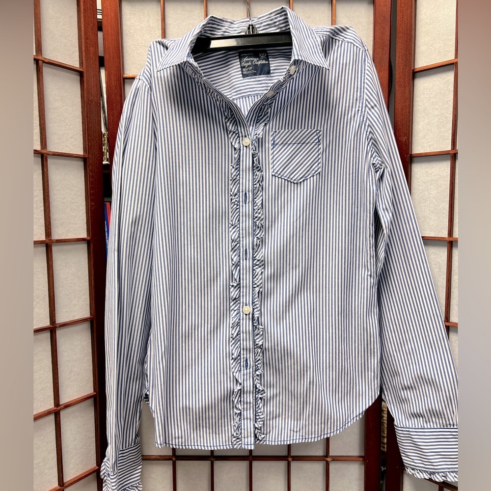 Women’s American Eagle Outfitters striped button up blouse